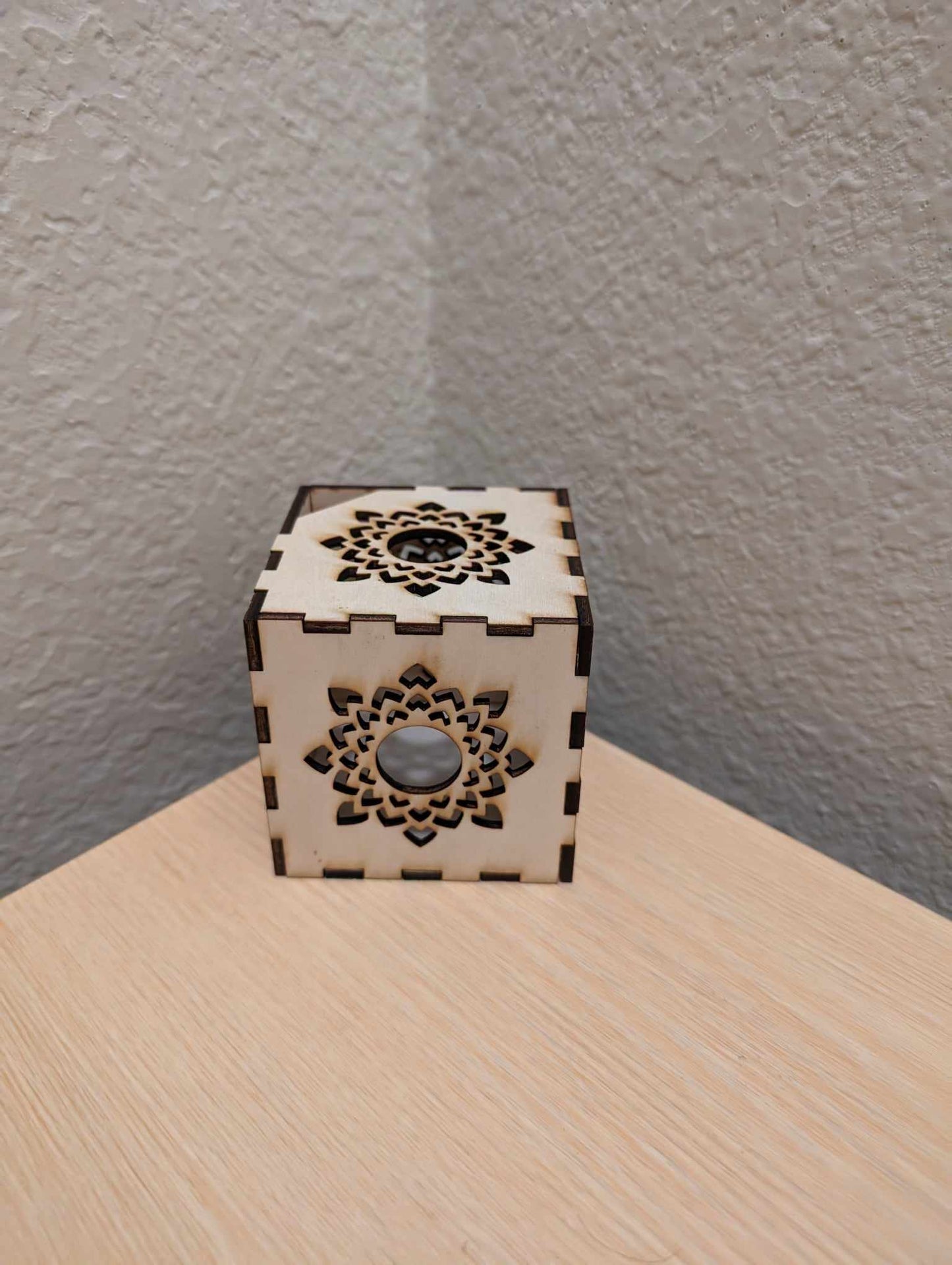 Tea light lantern box