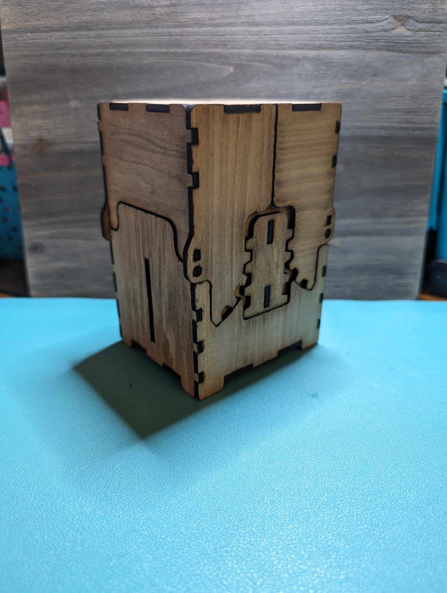 Commander deck box