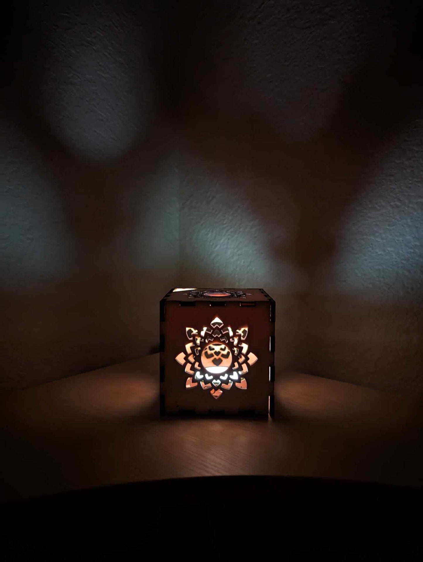 Tea light lantern box