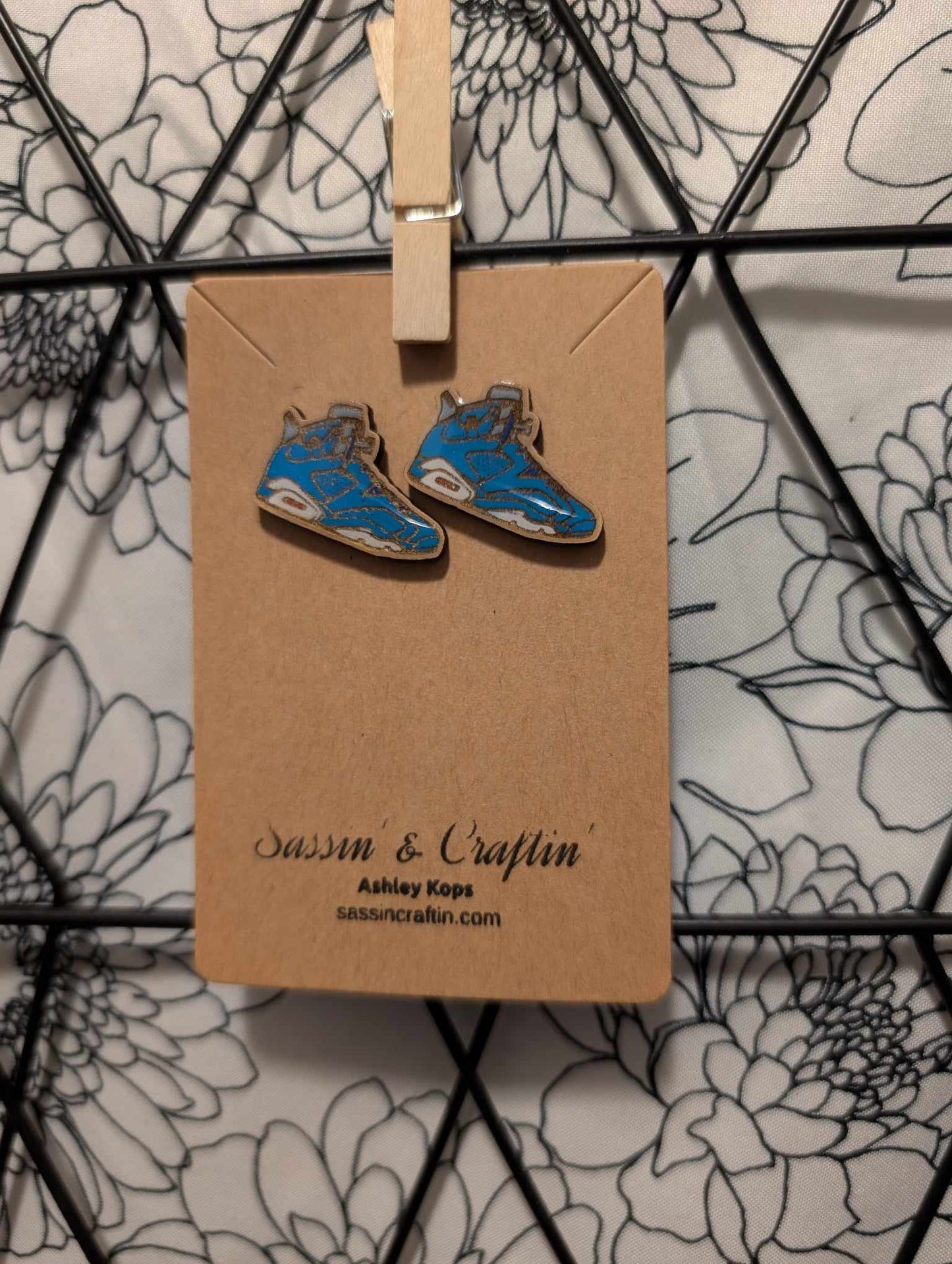 Sneaker 6 stud earrings