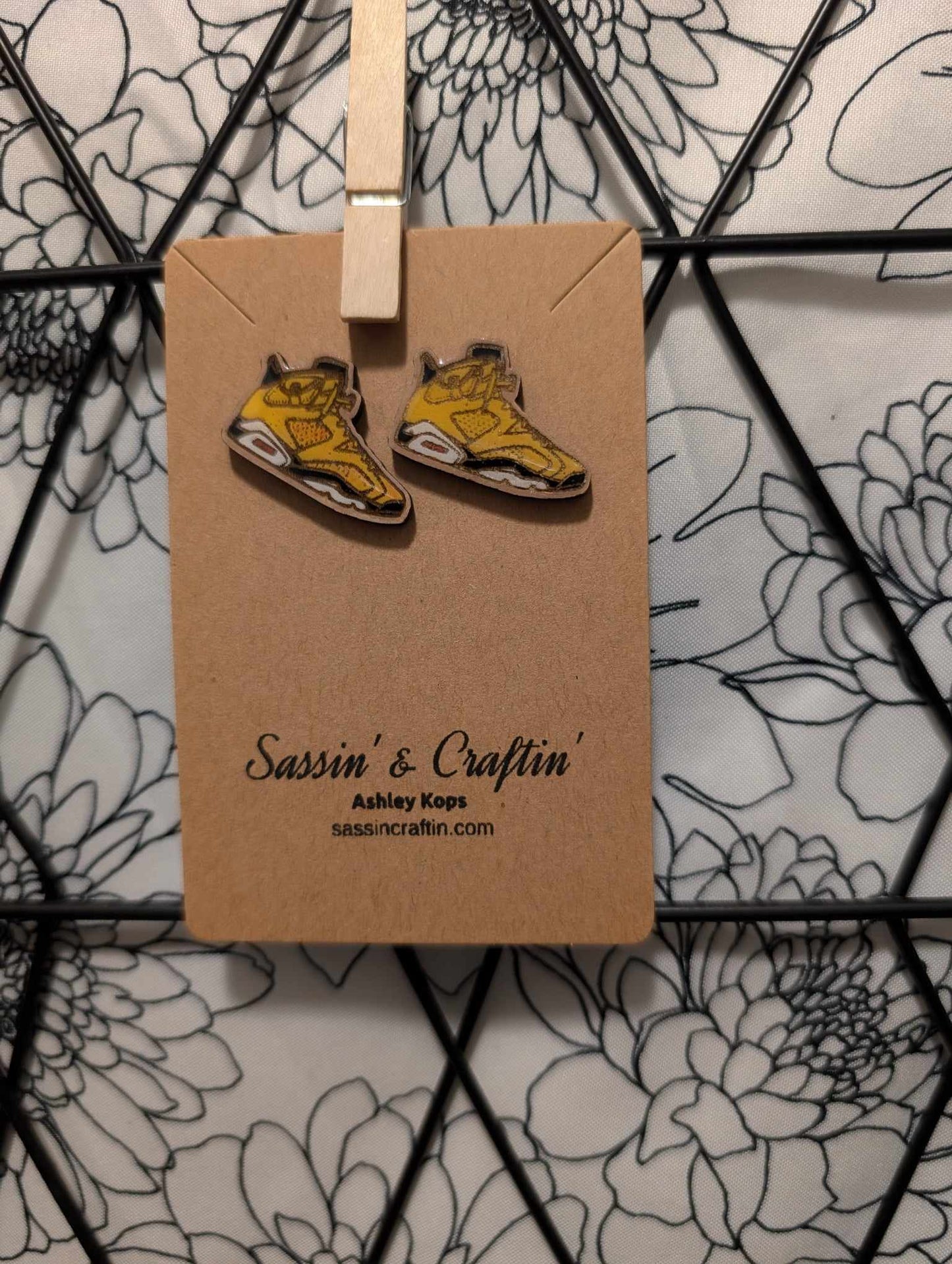 Sneaker 6 stud earrings