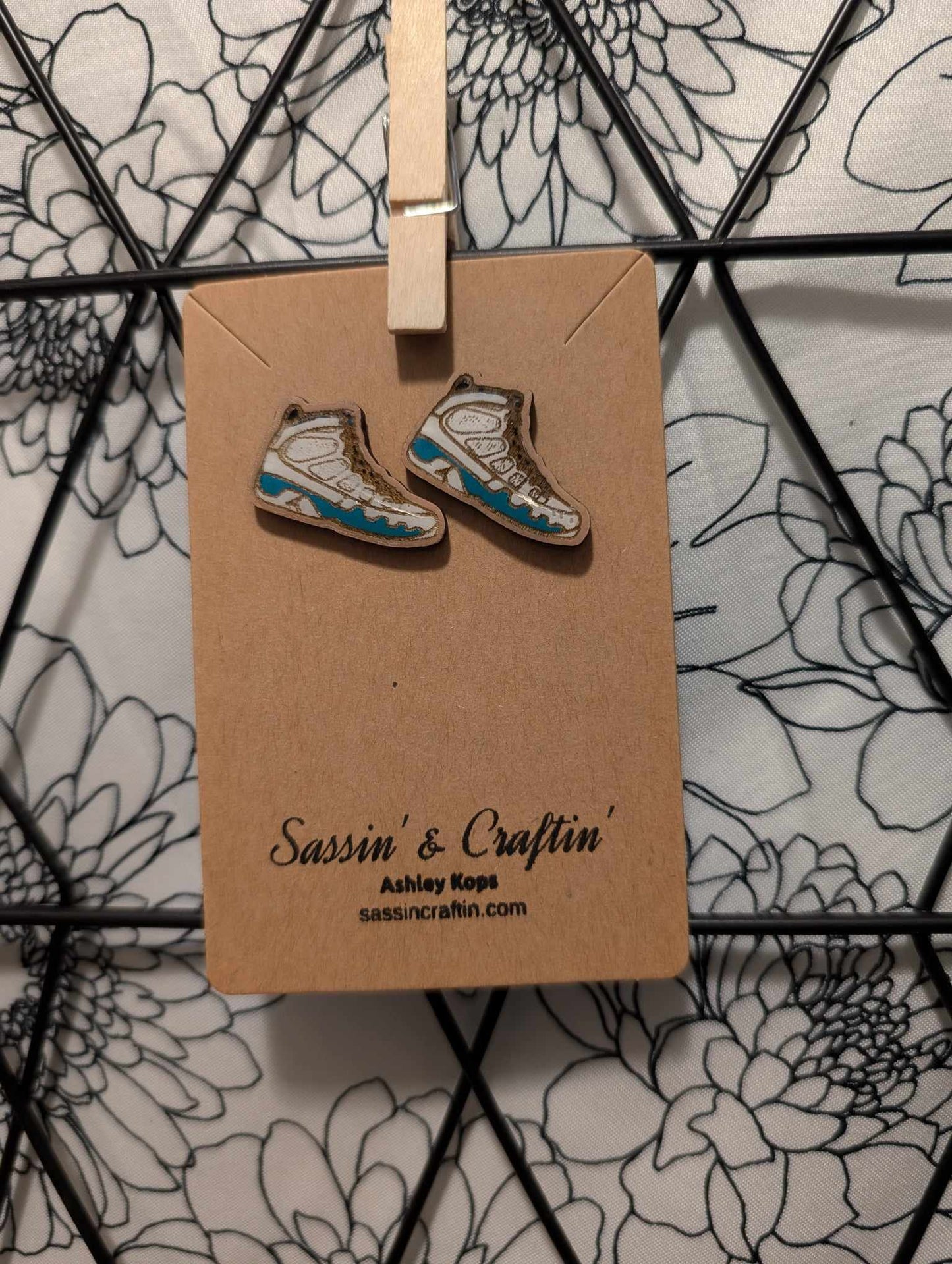Sneaker 9 stud earrings
