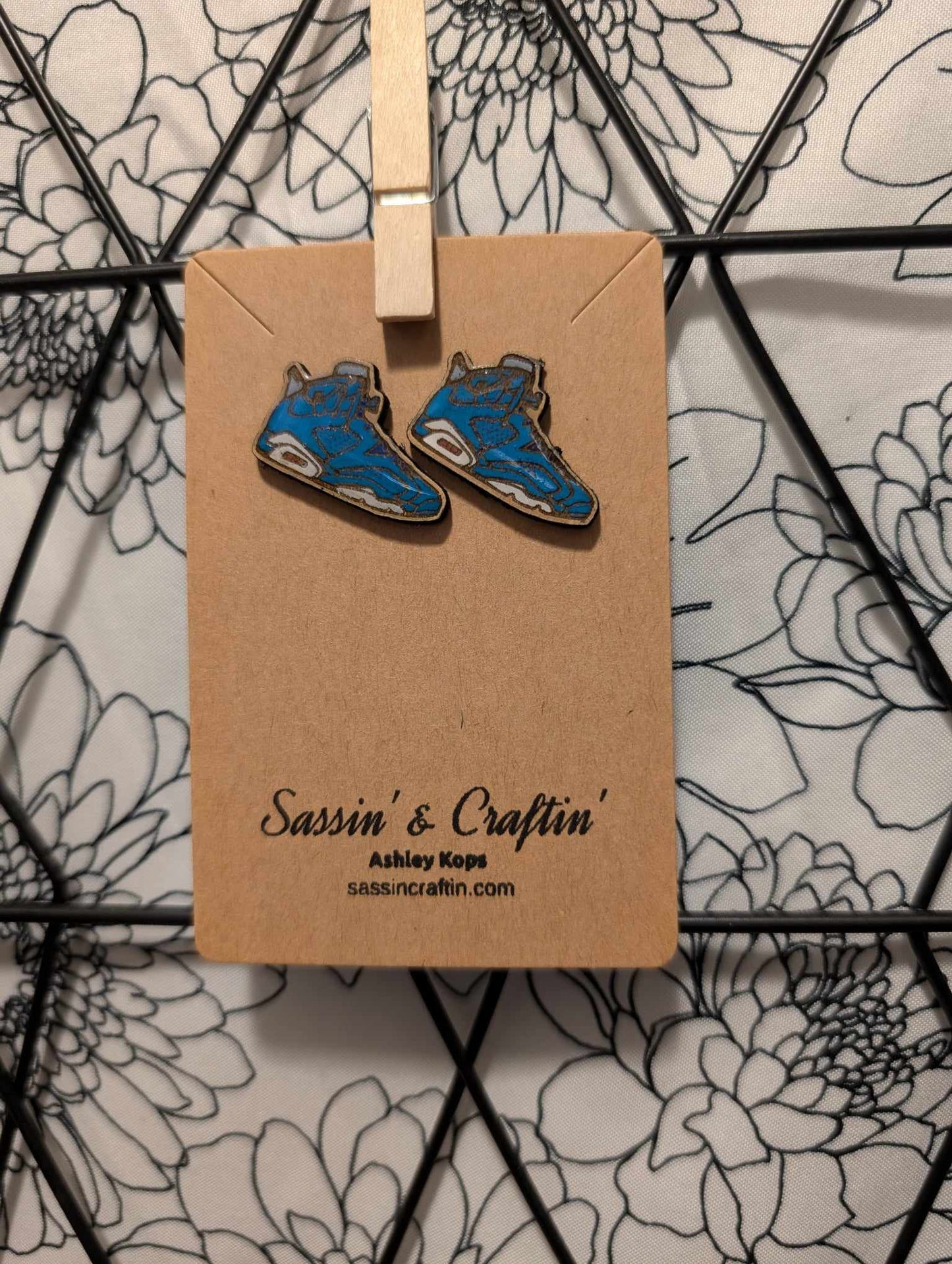 Sneaker 6 stud earrings