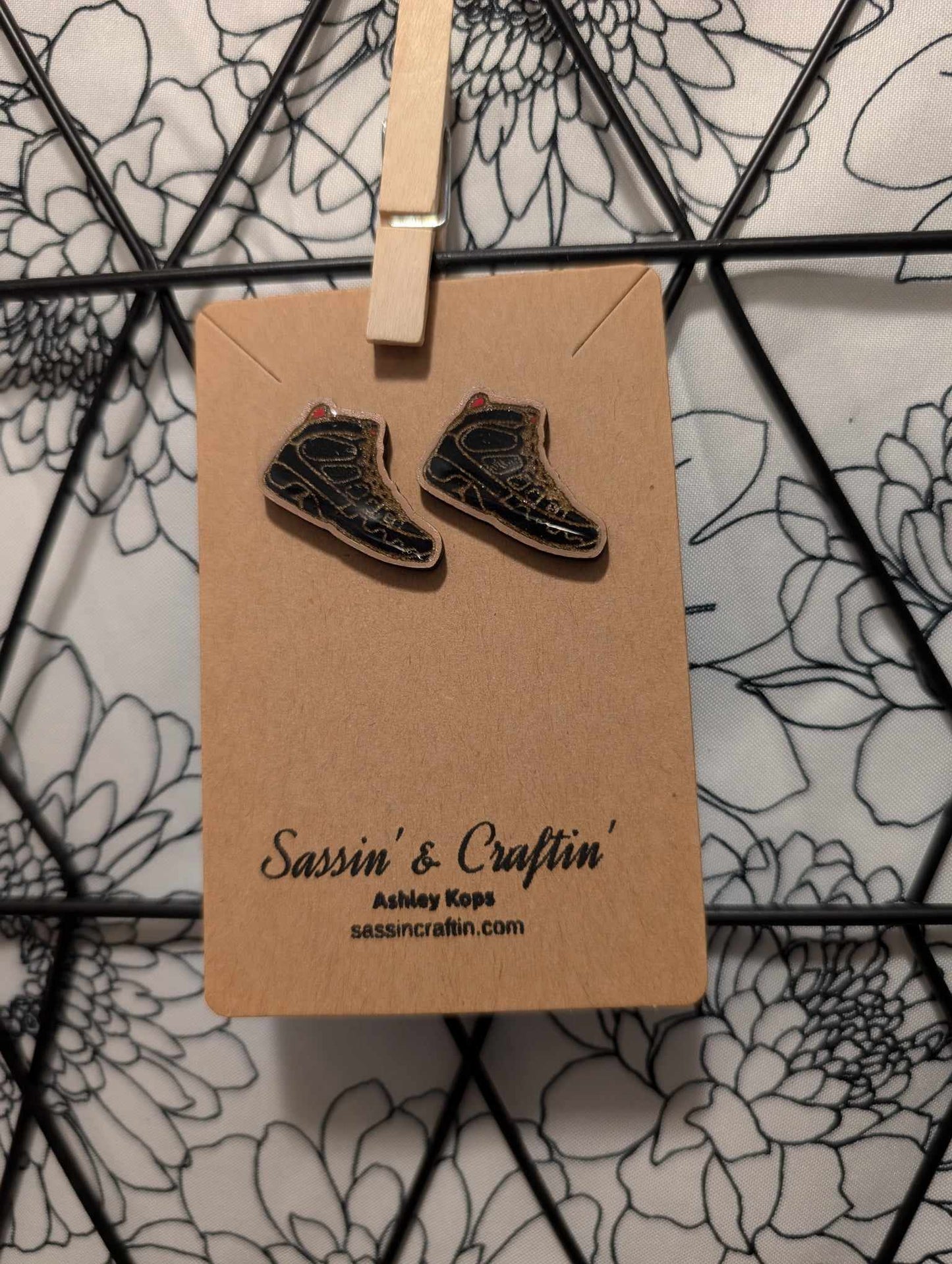 Sneaker 9 stud earrings