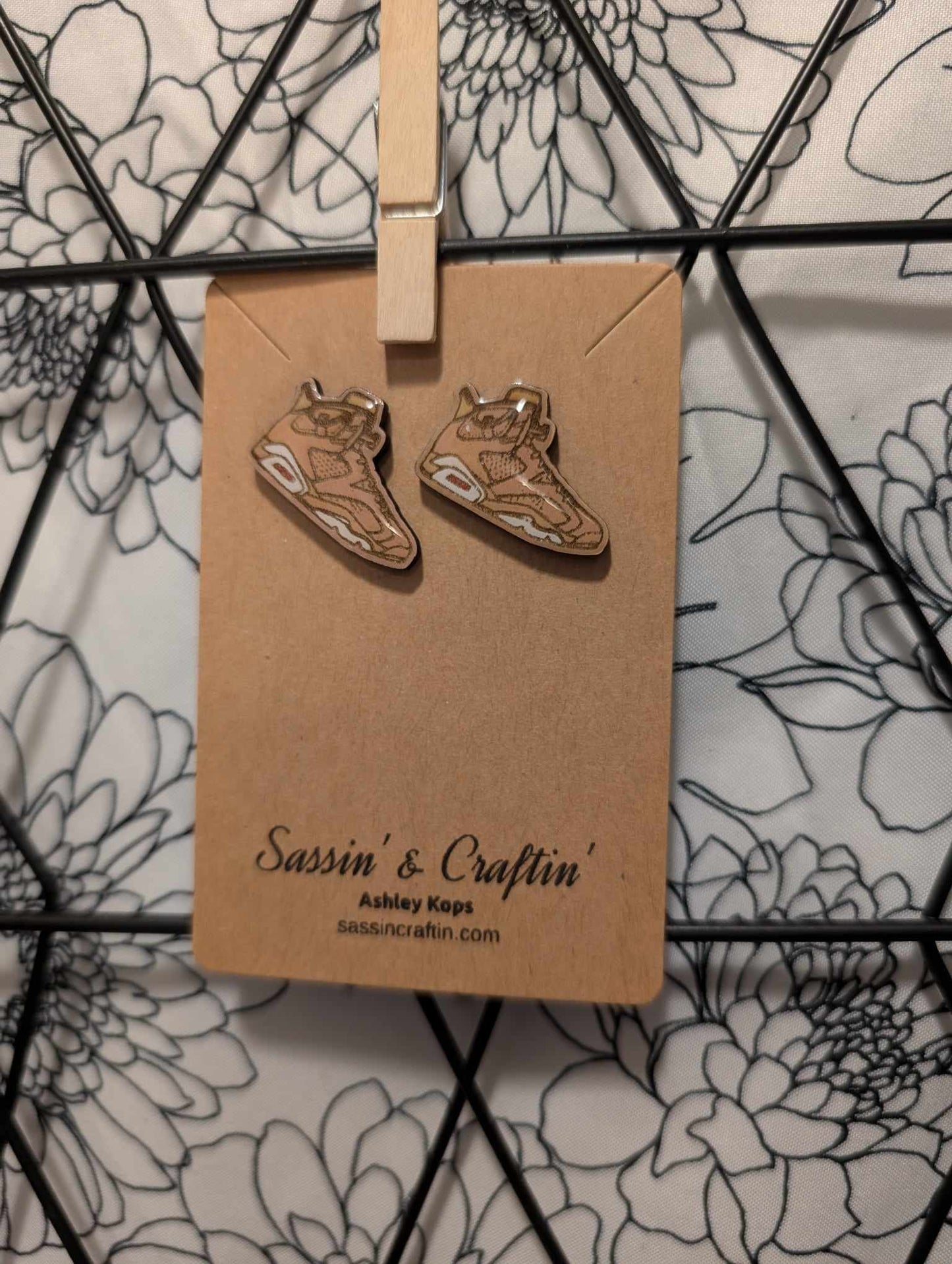 Sneaker 6 stud earrings