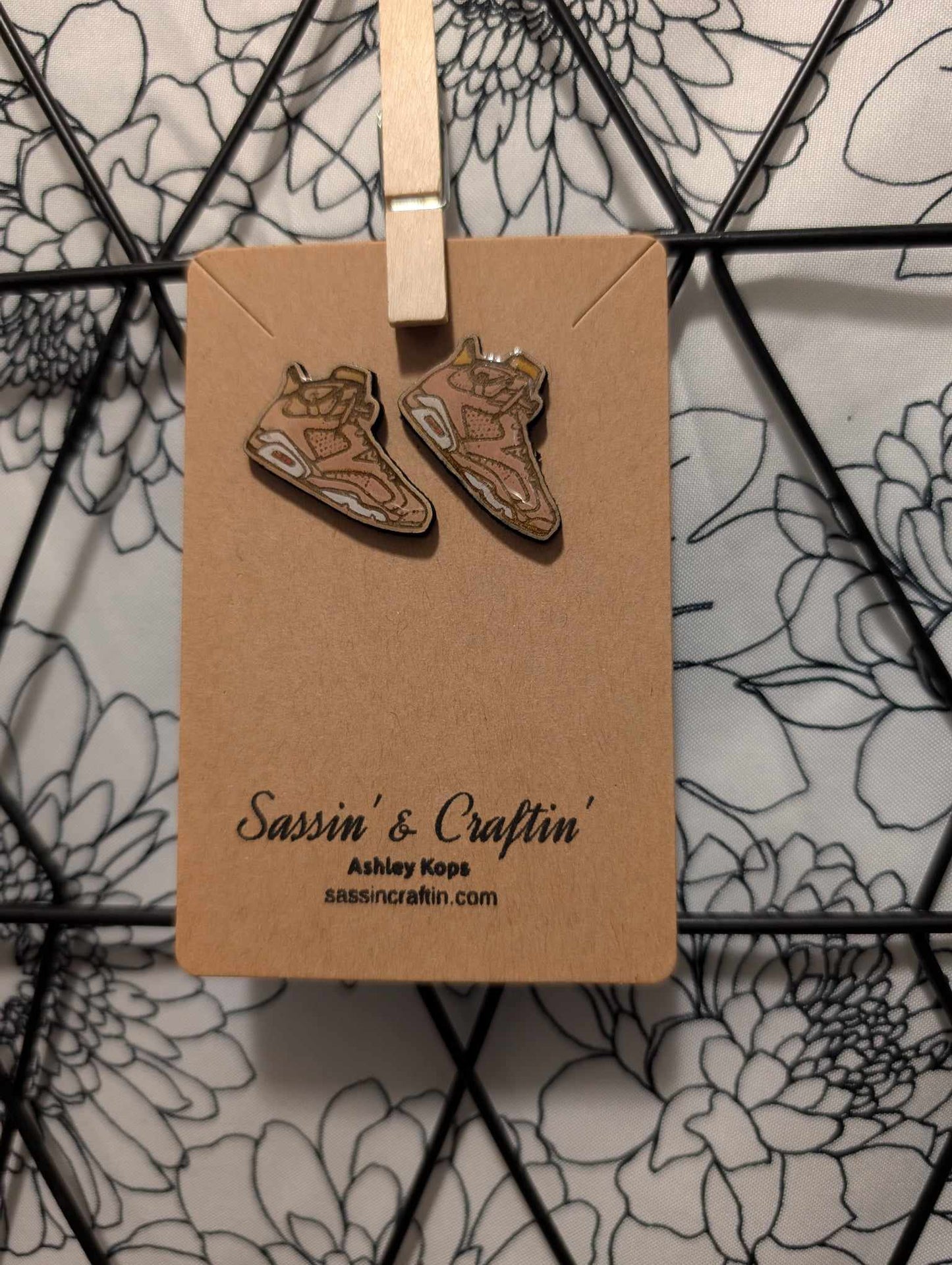 Sneaker 6 stud earrings