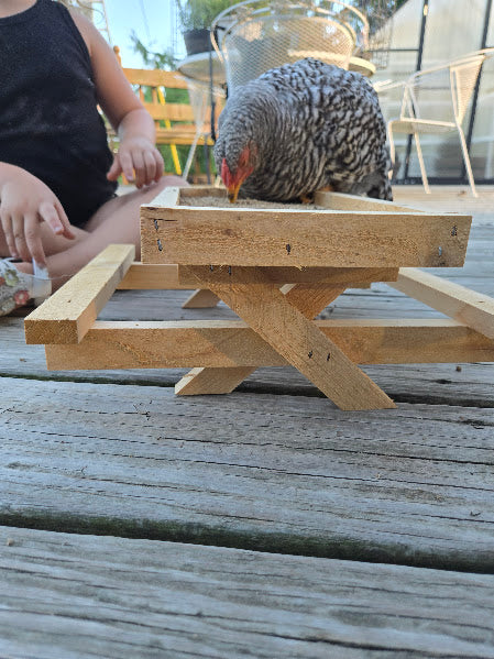 Chick-Nic Table