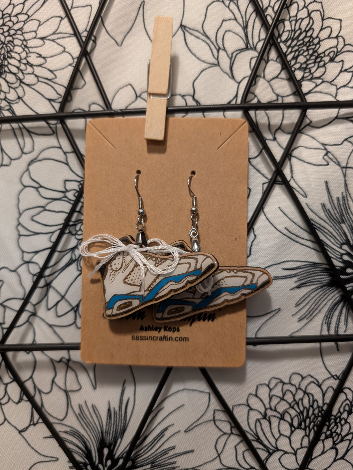 Sneaker 6 dangle earrings