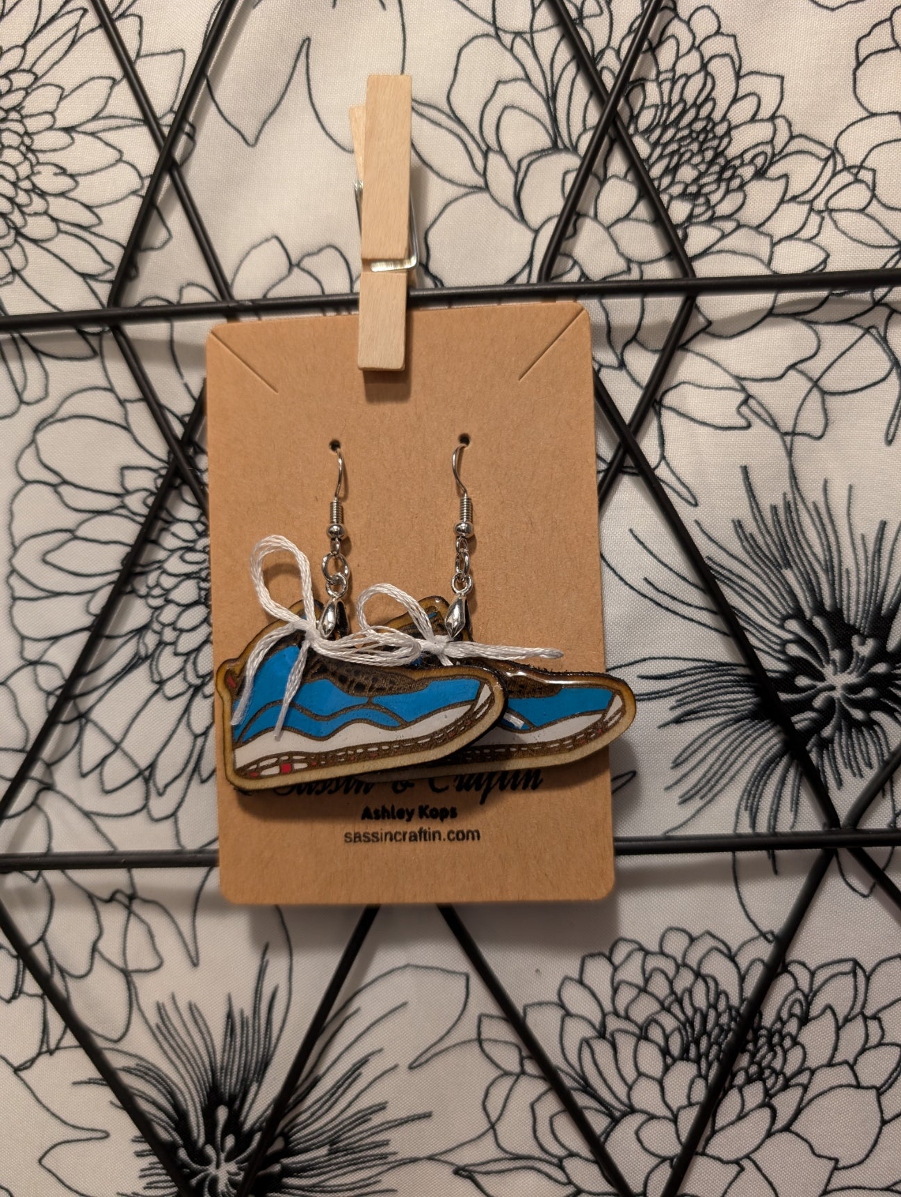 Sneaker 10 dangle earrings