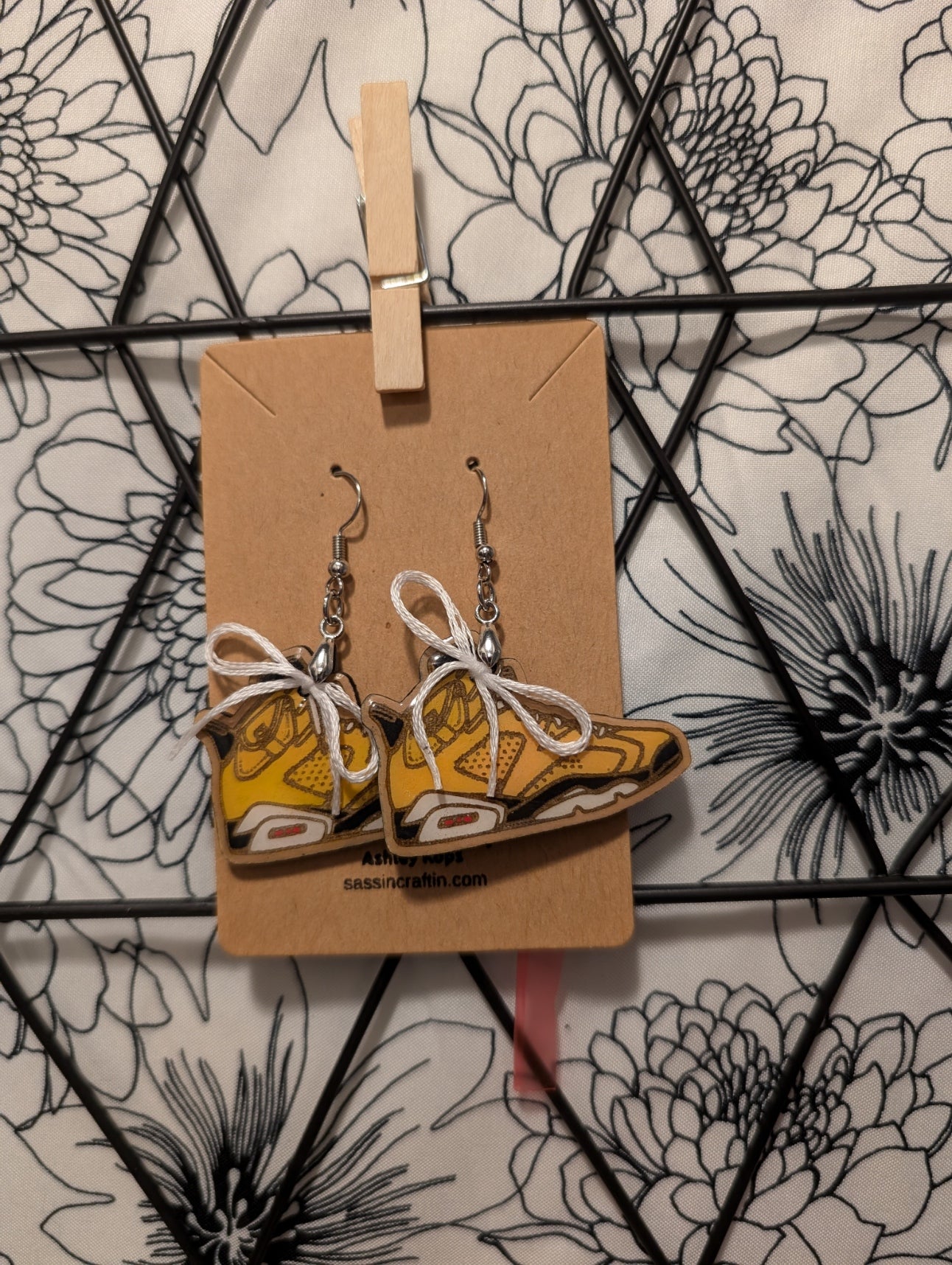 Sneaker 6 dangle earrings