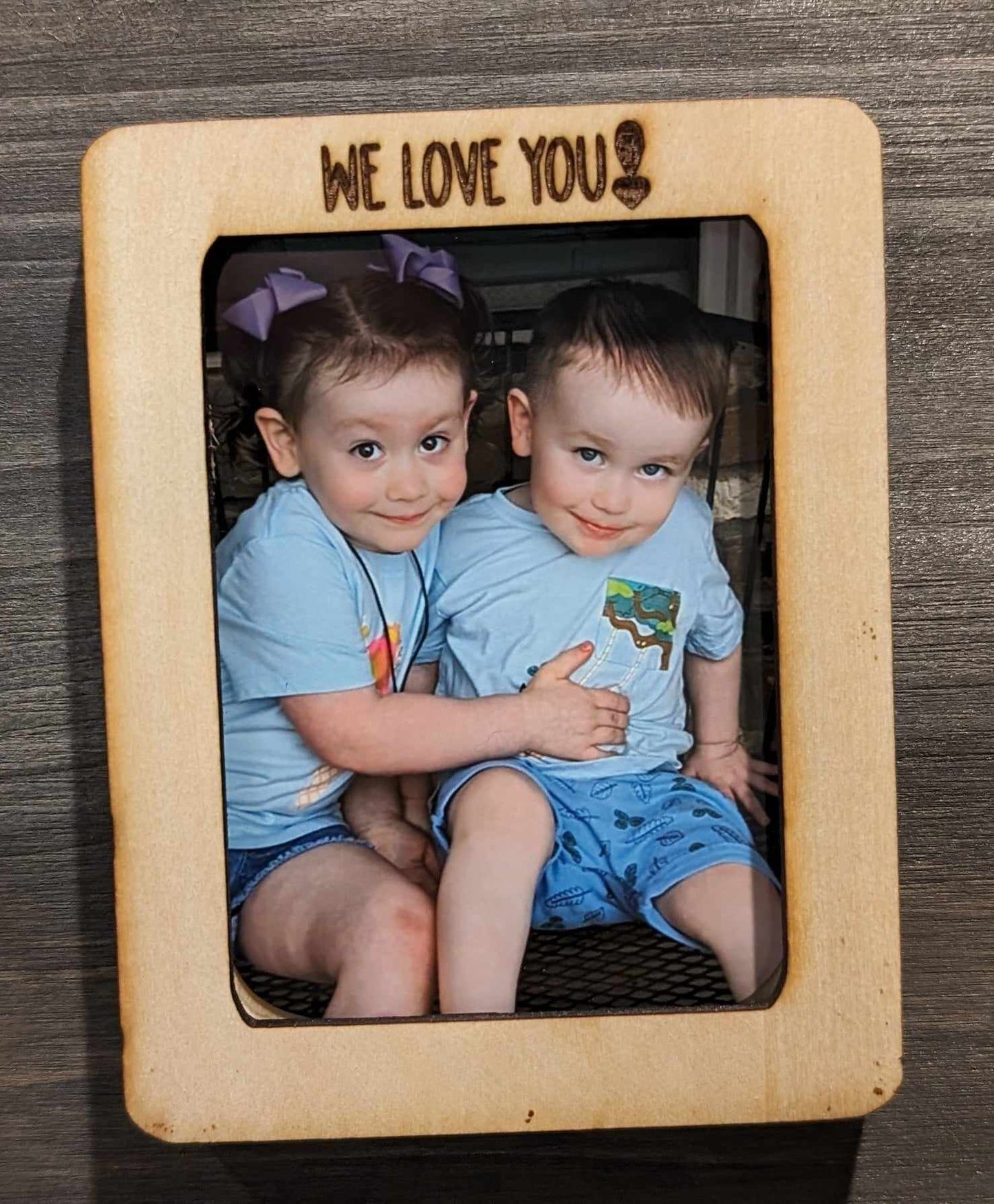 Magnetic photo frame