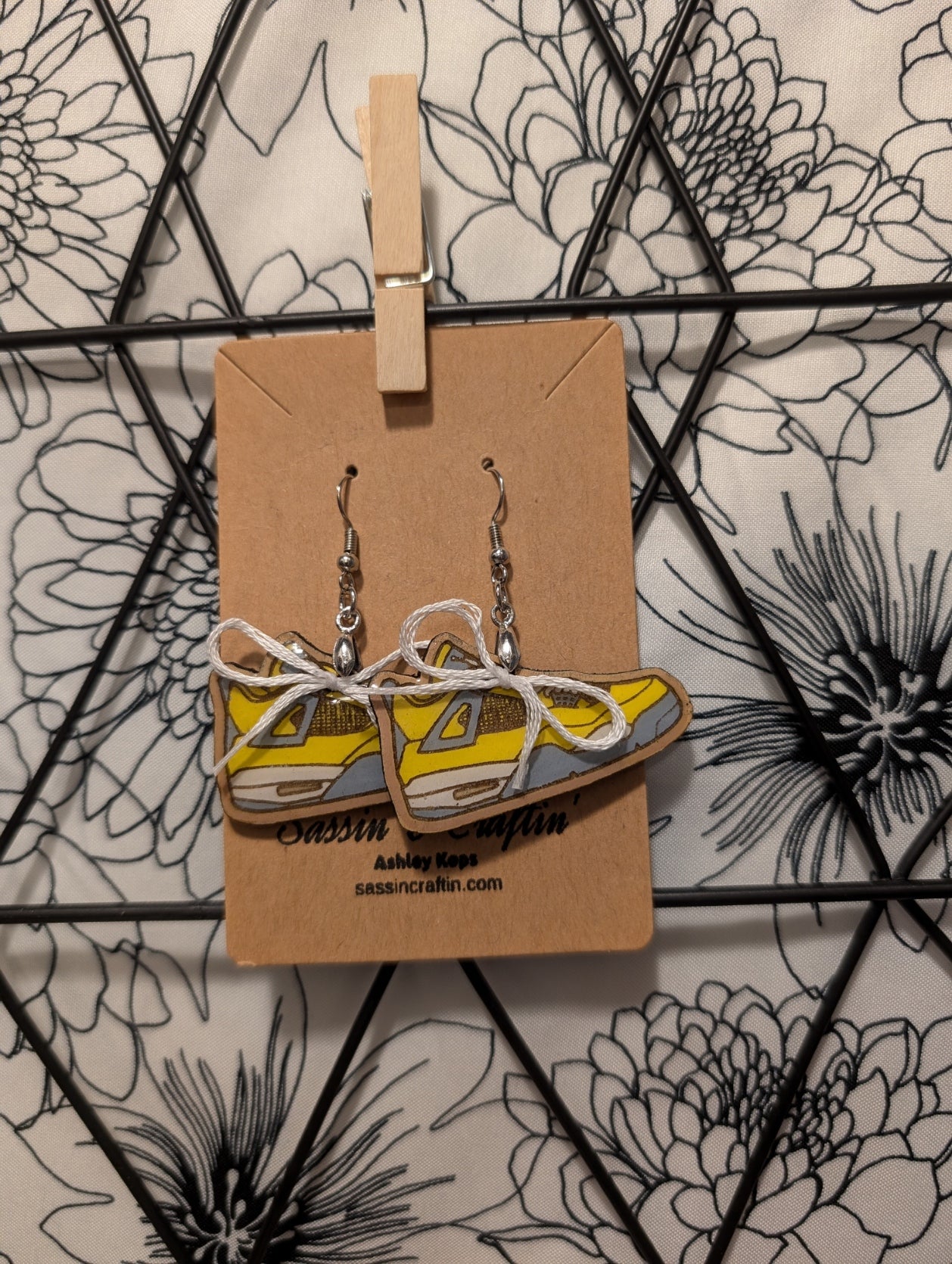 Sneaker 4 dangle earrings