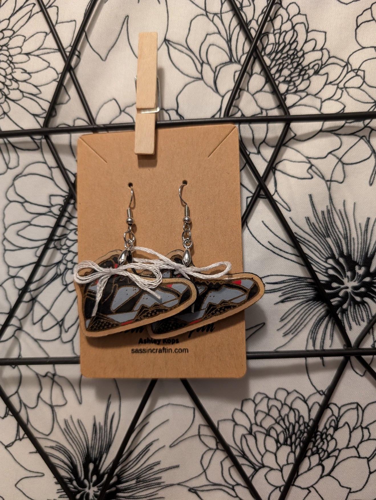 Sneaker 7 dangle earrings