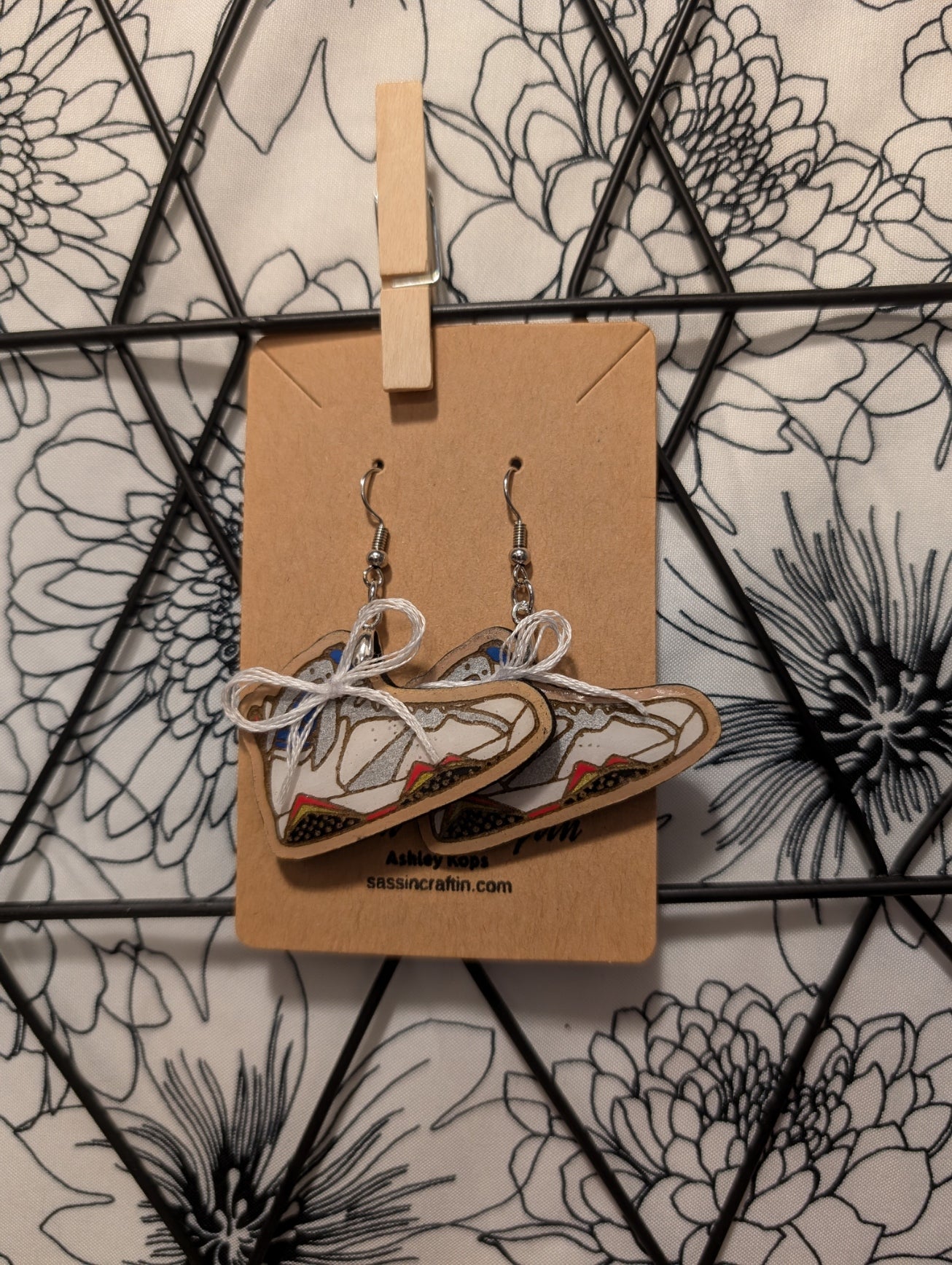 Sneaker 7 dangle earrings